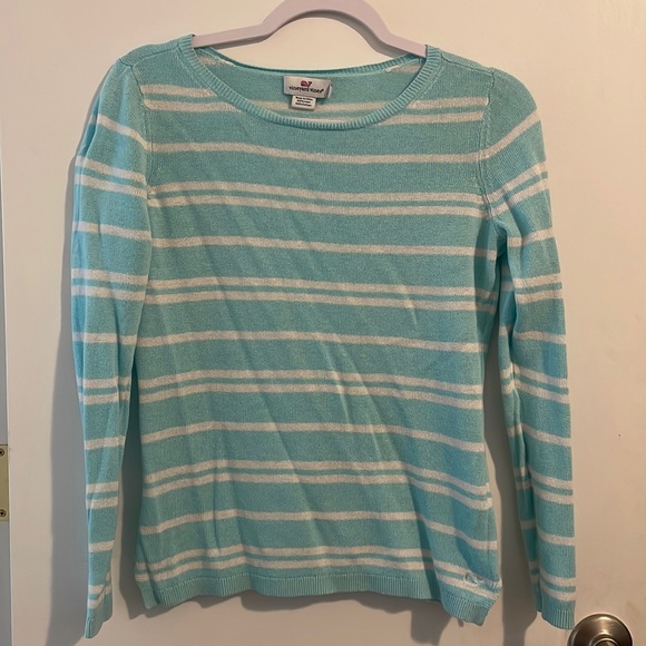 3/$20❤️ 🐳 Vineyard Vines sweater 🐳 - Picture 2 of 4